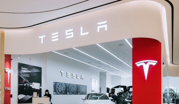 Tesla automobil
