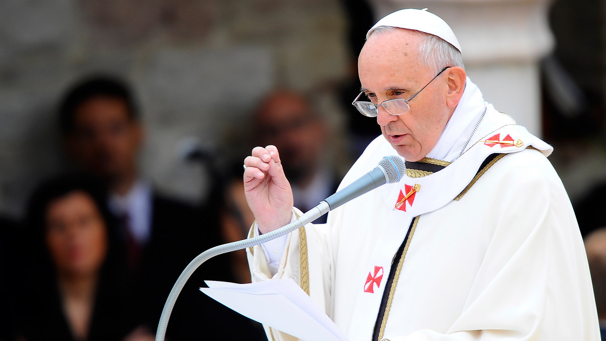 Wierni zaniepokojeni stanem zdrowia papieża Franciszka. Nie pojawił się na Drodze Krzyżowej