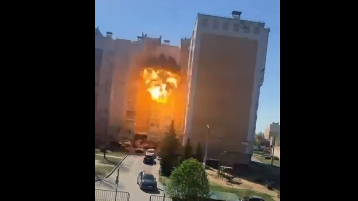 Ukrajinski dron se zabija u zgradu u Rusiji