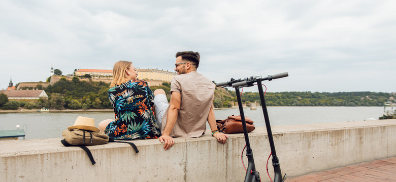 Hulajnogi elektryczne na długie trasy. Mają świetne zasięgi, gwarantują komfort