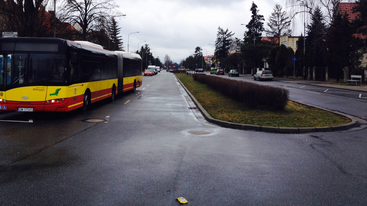 W związku z budową mostu, który połączy ulicę Racławicką z Aleją Piastów od soboty autobusy A, 125 i 251 będą dojeżdżać tylko do skrzyżowania Alei Piastów z ulicą Stanki. I tak będzie aż do zakończenia inwestycji.