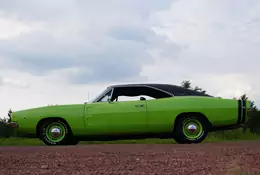 Dodge Charger 1968 - zielone auto złych