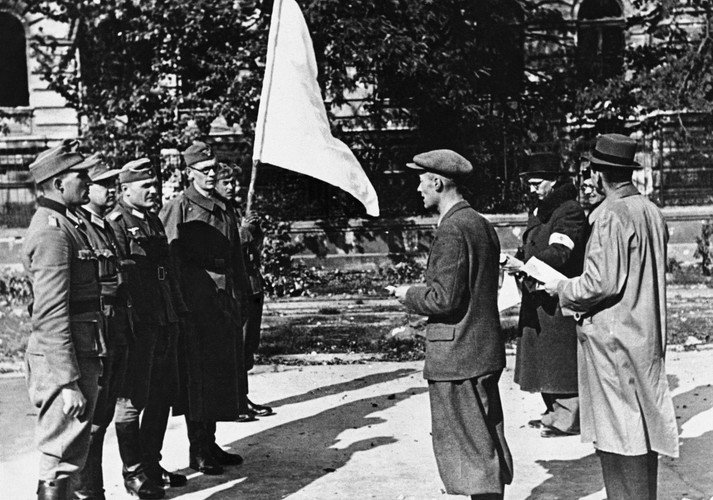 Powstanie Warszawskie na archiwalnej fotografii