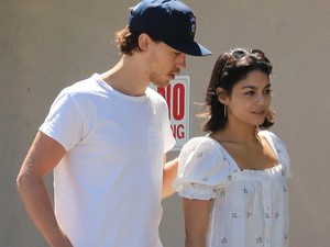 Austin Butler eléggé elengedte magát Vanessa Hudgens mellett