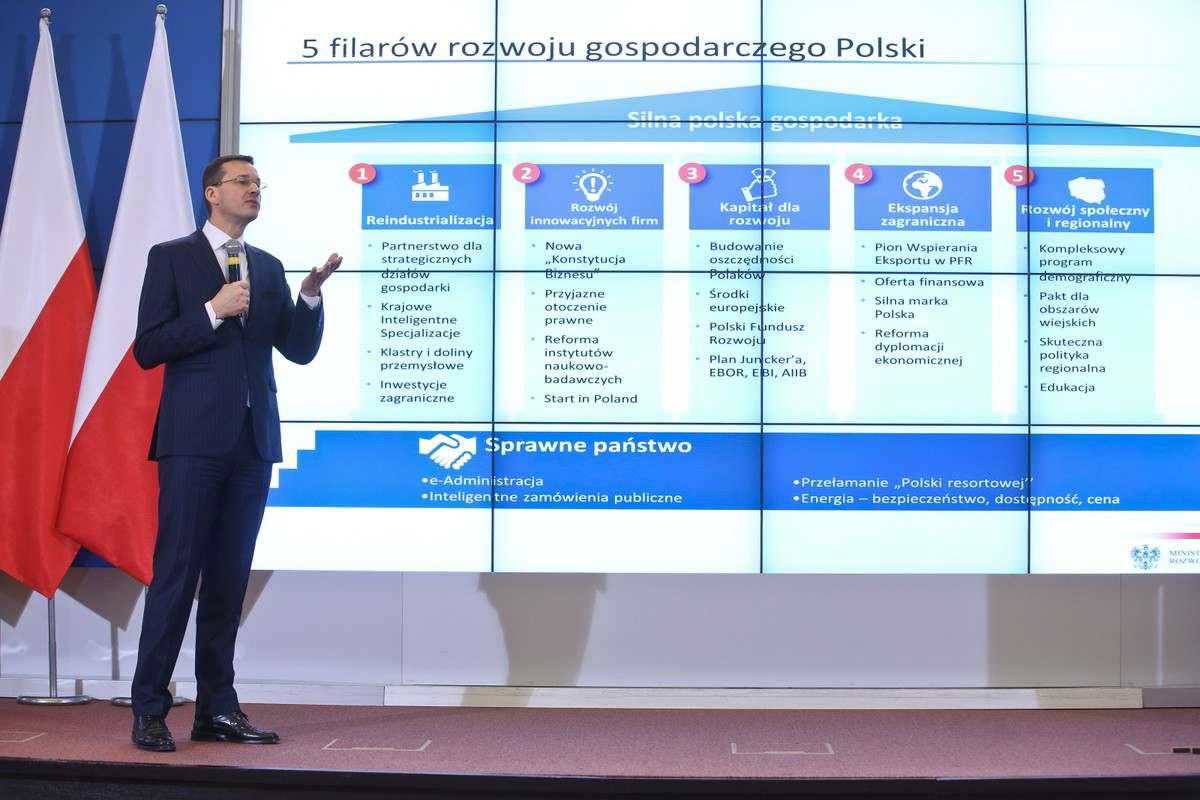 Wicepremier, minister rozwoju Mateusz Morawiecki, podczas konferencji prasowej, po posiedzeniu rządu w Warszawie