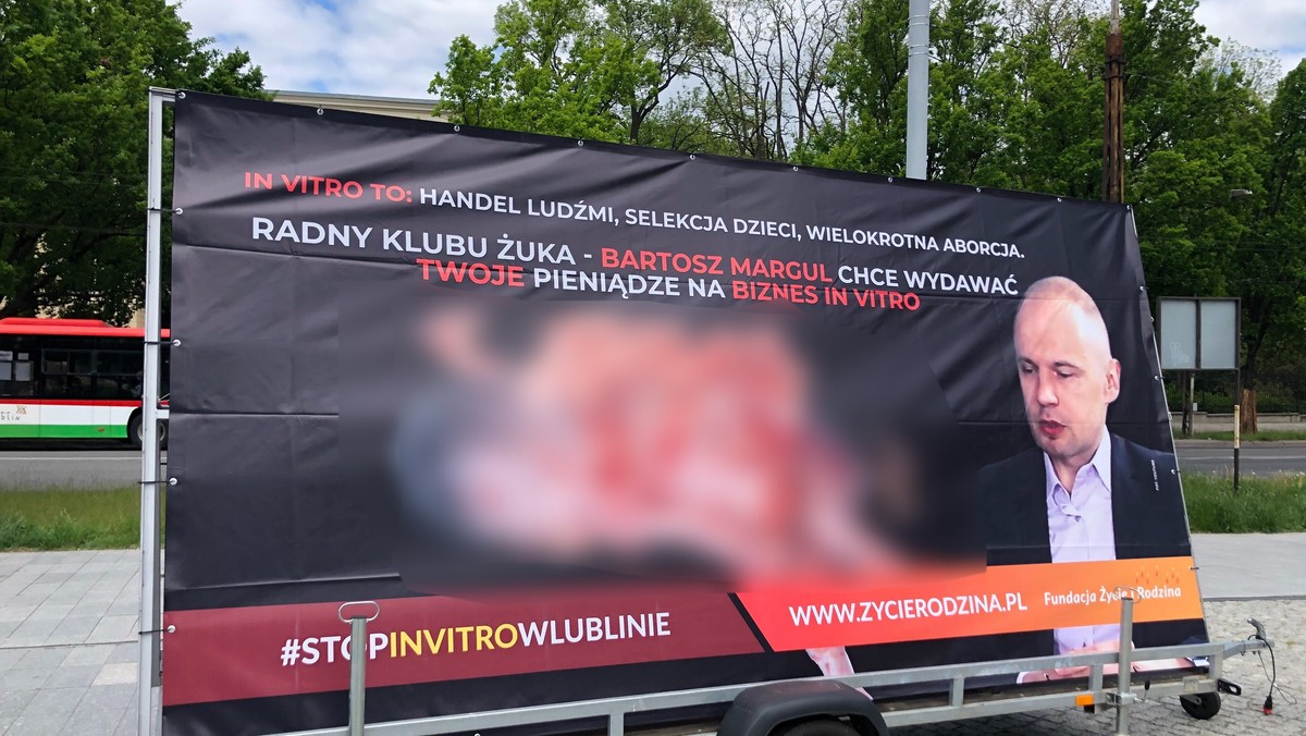 Radny PO Bartosz Margul, którego fotografia znalazła się na banerze obok zdjęcia rozczłonkowanego płodu, zapowiedział kroki prawne. Zamierza zgłosić sprawę na policję i do prokuratury. Tymczasem antyaborcyjni aktywiści zapowiadają, że takich banerów może być więcej.