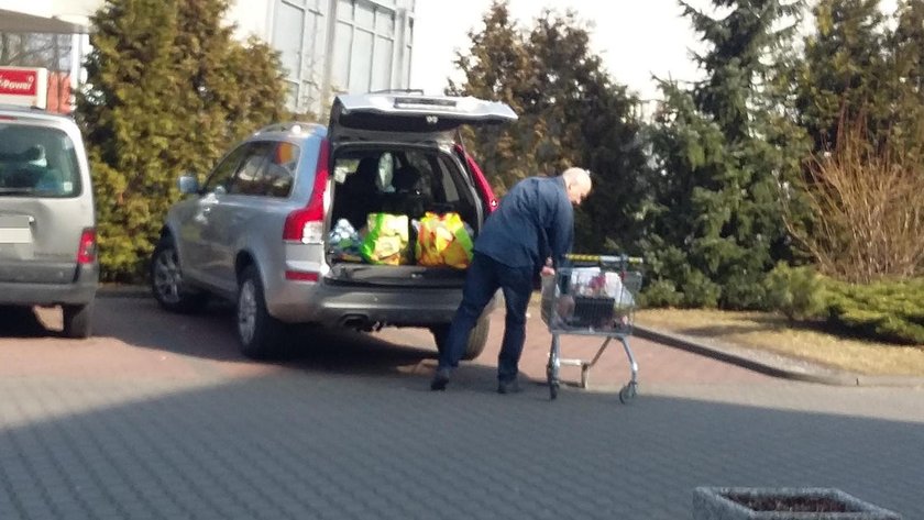 Brudziński na niedzielnych zakupach