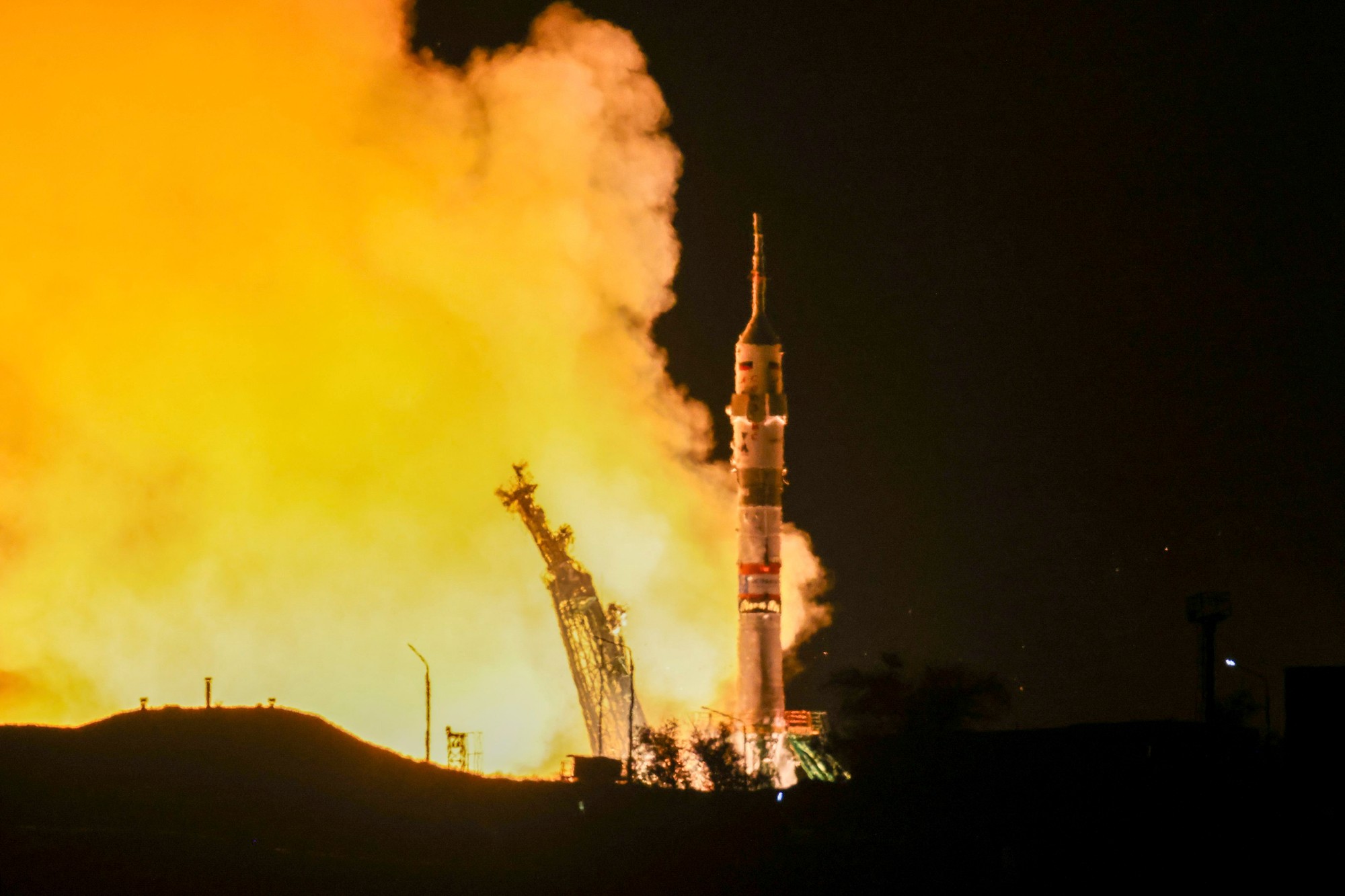 Z Bajkonuru odštartovala k ISS raketa Sojuz s trojčlennou posádkou.