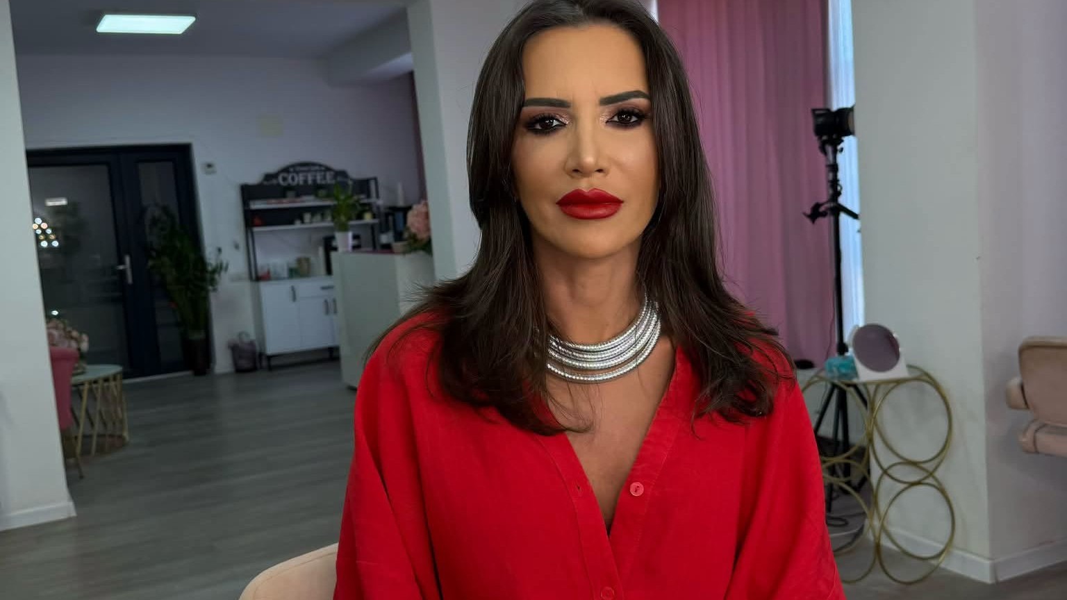 Imagine de colecție cu Mara Bănică din 1994. Prezentatoarea TV era studentă. „Mi-a trimis un fost coleg de facultate”