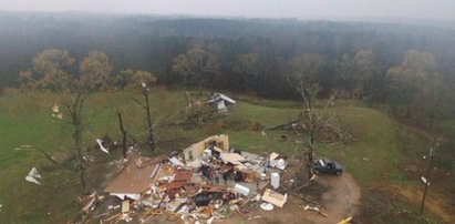 Seria tornad w USA. Zniszczone domy, tysiące ludzi bez prądu