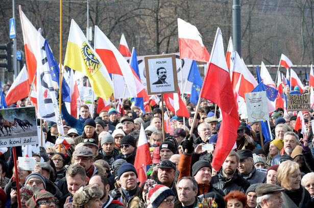 Senator Waldemar Bonkowski (PiS) mówił, że ustawa nie stanowi żadnego zagrożenia dla wolności i demokracji