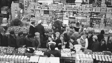 QUIZ. Życie codzienne PRL. Wyrobisz 100 proc. normy?