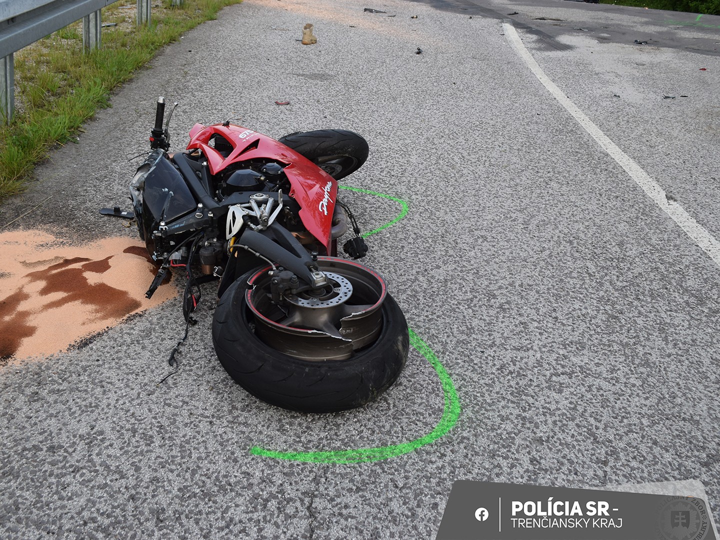 Náraz do autobusu pri Brezolupoch neprežil 52-ročný motorkár.