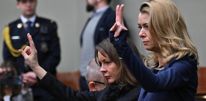 Żony Kamińskiego i Wąsika przyszły do Sejmu. Ekspert tłumaczy, co chciały przekazać