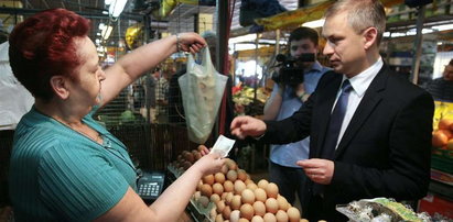 Szok! Napieralski poszedł na targ i kupił jajka