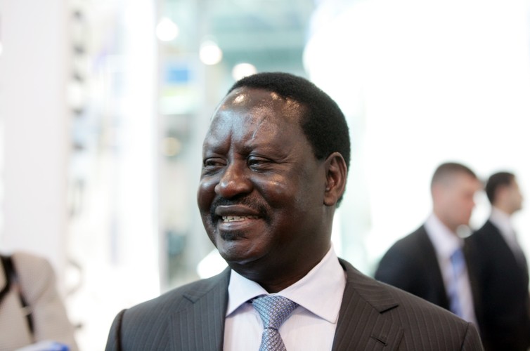 Raila Odinga - premier Kenii

Rocznie: 427 886 USD,
Miesięcznie: 35 657 USD,
Dziennie: 1 711 USD.