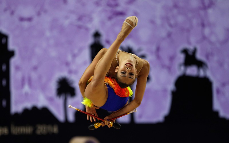 Ale one się wyginają. Gimnastyczki chyba są z gumy