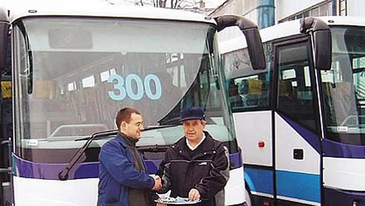 300  autobusów