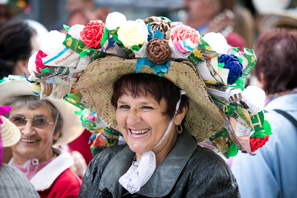 WROCŁAW DNI SENIORA PARADA KAPELUSZY