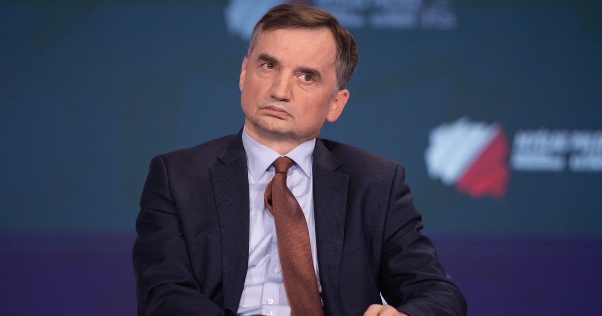 Zbigniew Ziobro od dawna szykował się na klęskę Orbana. Gądek: zbierał teczki