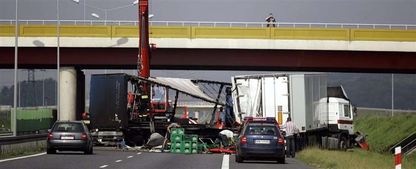 Płonący tir zablokował autostradę