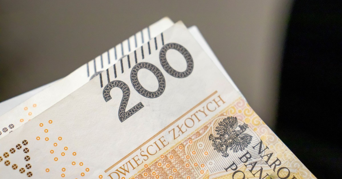 ZUS ogłasza miłe zmiany dla emerytów. Te roczniki dostaną dodatkowe 200 zł do emerytury w 2026 roku