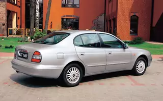 Daewoo Leganza 2.0 — z archiwum Auto Świata