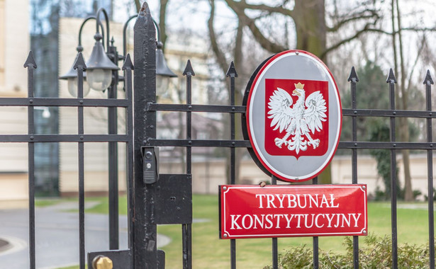 Czy polska konstytucja przewiduje wybór warunkowy sędziów TK?
