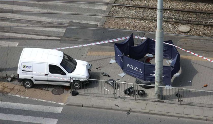 Auto zabiło kobietę na przystanku