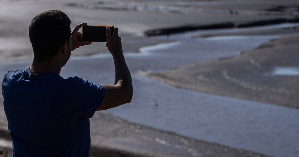 Adam odwiedził nieistniejące państwo. "Wykasować to zdjęcie!"