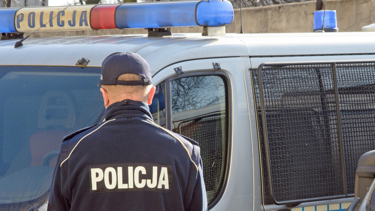 W wyniku zderzenia trzech pojazdów do szpitala trafiło sześć osób, w tym sprawcy usiłowania kradzieży samochodu. Do wypadku doszło w trakcie pościgu policyjnego za sprawcami - poinformowała dziś rzecznik prasowy ostrowskiej policji Małgorzata Łusiak.