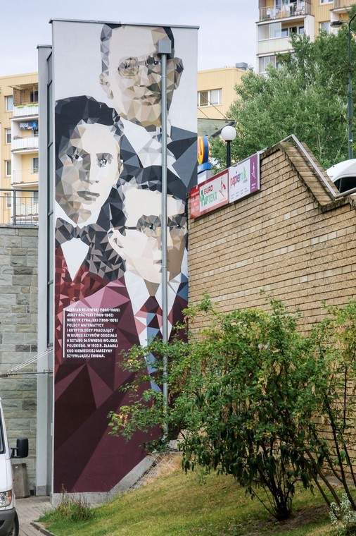 Marian Rejewski, Jerzy Różycki i Henryk Zygalski - mural na stacji Stokłosy