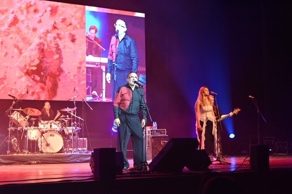 (VIDEO) ONI SU SEBI ZATVORILI VRATA U SRBIJI: Jednoj pevačici bio zabranjen ulazak, druga pevala pred praznom Arenom, a evo ko je odbio 200.000 evra za koncert u Beogradu