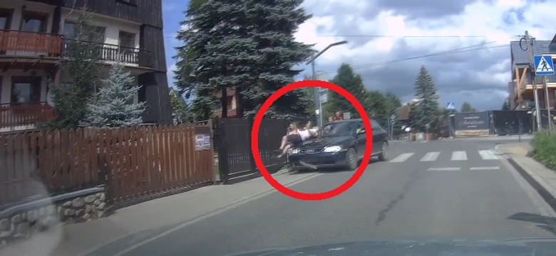 Drastyczny wypadek w Zakopanem. Pieszego wyrzuciło w powietrze