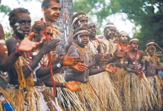 „Niezliczone języki” Caleba Everetta. Czy język naprawdę wpływa na sposób myślenia?
