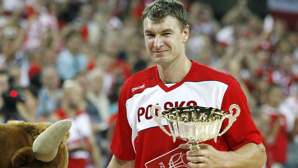 Jest spora szansa na to, że Adam Wójcik, kapitan reprezentacji Polski, w końcu zagra na mistrzostwach Europy koszykarzy. W poprzednich pięciu spotkaniach siedział na ławce rezerwowych, a wszystko przez uraz łydki. Być może zagra jednak w najważniejszym meczu dla naszej kadry na EuroBaskecie.