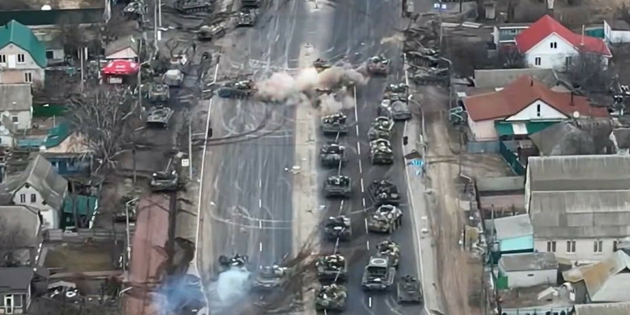 Atak na kolumnę rosyjskich czołgów w Ukrainie