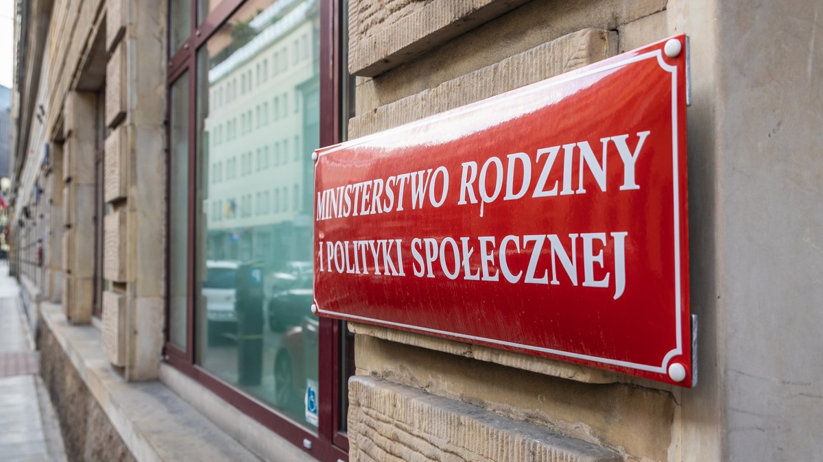 Ministerstwo Rodziny i Polityki Społecznej gmach siedziba budynek tabliczka