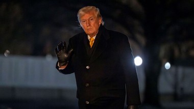 były doradca nie zostawia na trumpie suchej nitki. wieszczy katastrofę