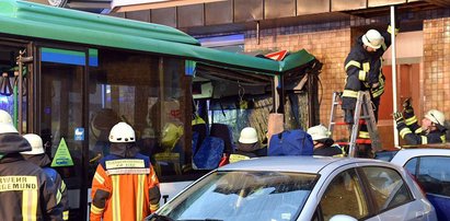 Wypadek szkolnego autobusu. Wiele rannych dzieci