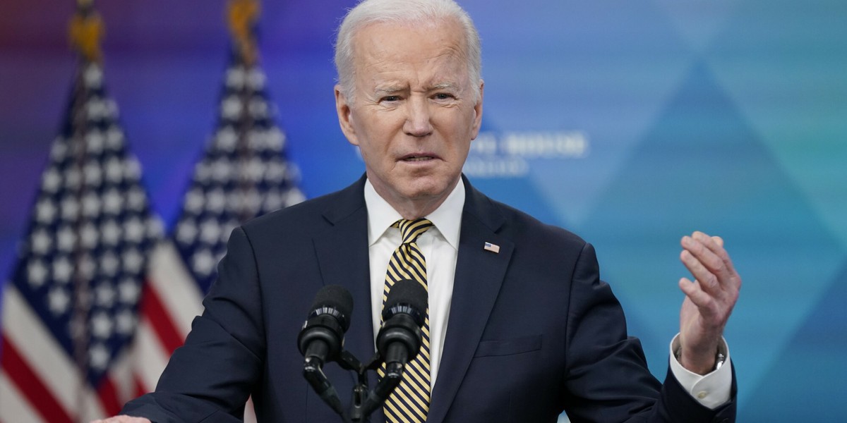 Biden zaznaczył, że w pakiecie oprócz dostarczanej już wcześniej broni, w tym 9 tys. nowych zestawów przeciwpancernych Javelin, 7 tys. karabinów i granatników, znajdą się również drony.