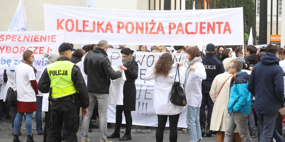 Kolejni lekarze protestują. Tym razem przed Ministerstwem Zdrowia