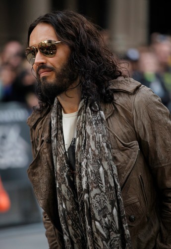 Russel Brand na premierze 'Rock of Ages'