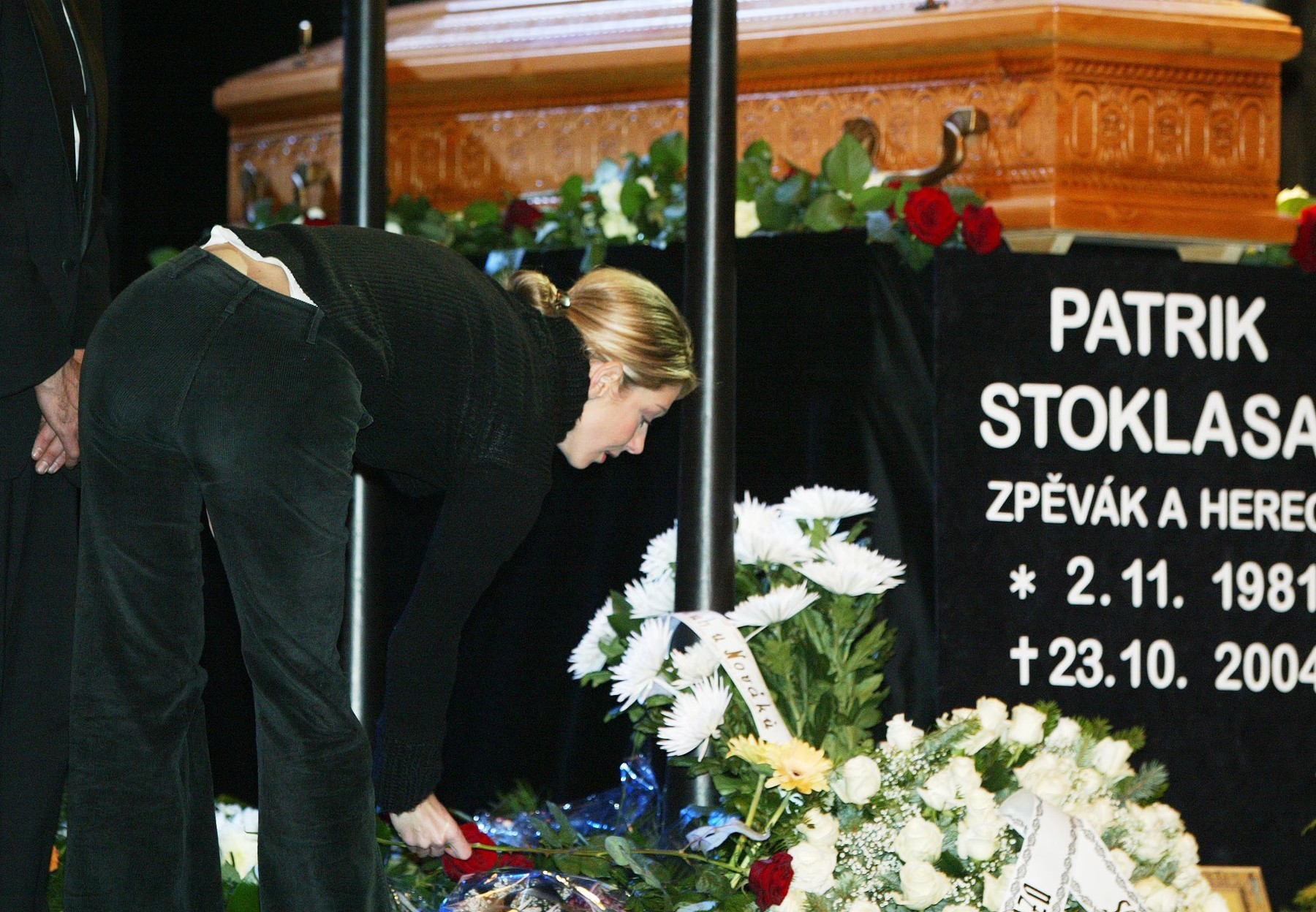 Pohreb českého speváka Patrika Stoklasa († 22).