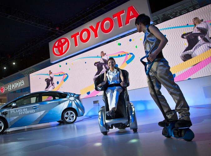 Salon samochodowy w Szanghaju... Jest na czym zawiesić oko :)