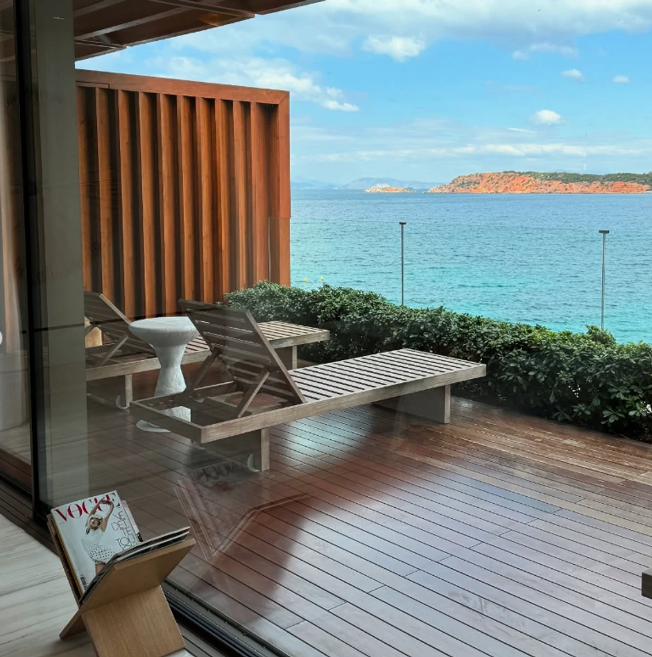 Jelisaveta Orašanin sa decom na moru