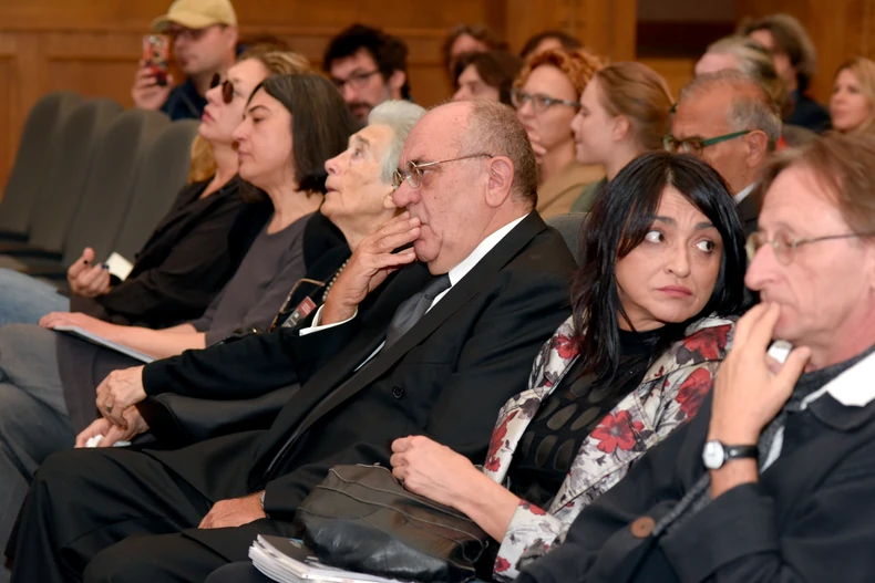 Feđa Stojanović (treći zdesna nalevo)