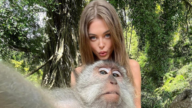 Joasia Opozda zapozowała do selfika z małpką