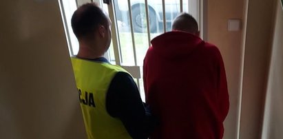 Pech złodzieja kwiatów. Wpadł, bo rzucał cukierkami i wódką w policjantów