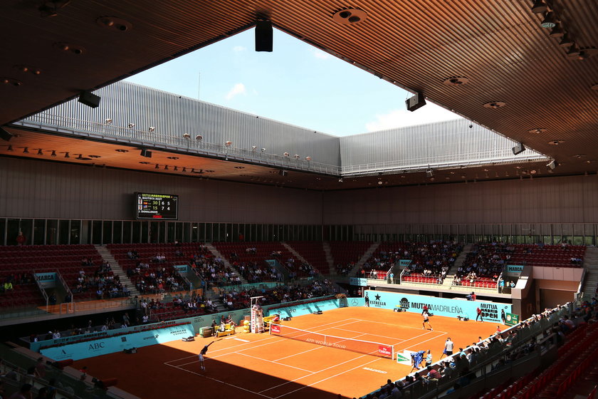 Caja Magica to jeden z piękniejszych obiektów sportowych w Madrycie. Hala może pomieścić 12 500 widzów.